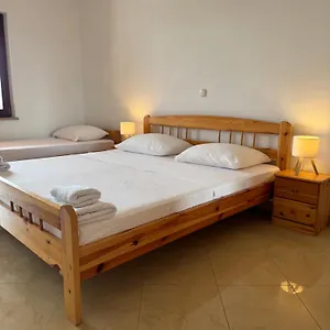 Apartman Bernarda 2, Nin
